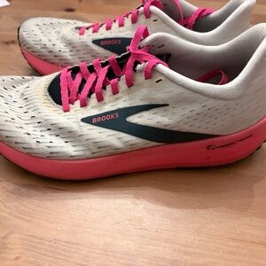 Brooks Women's Athletic Shoes - White and Pink